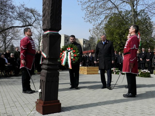 2017. március 15. 54